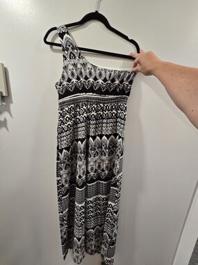 Belle Du Jour One-Shoulder Black & White Patterned Maxi Dress